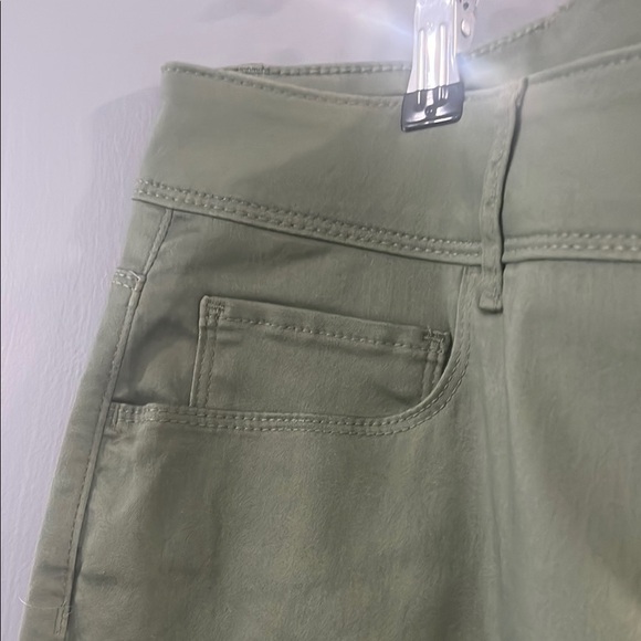d. jeans Green Ankle Cropped Jeans with Tapered Fit - Picture 3 of 5